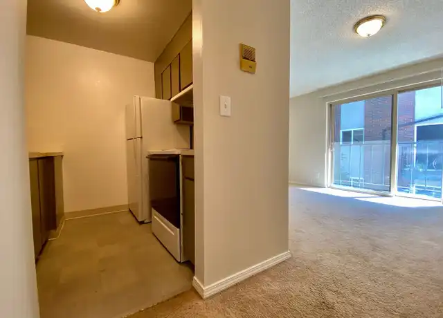 Property at Twin Oaks Apartments - 5263 15th Ave NE, Seattle, WA, 98105, 1 bed, 1 bath, [object Object]