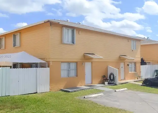 Property at 33 NE 12th Ave #33, Homestead, FL, 33030, 2 beds, 1.5 baths, [object Object]