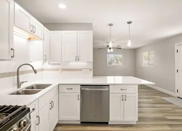 Property at 302 Martin Luther King Jr St, Georgetown, TX, 78626, 3 beds, 1 bath, [object Object]