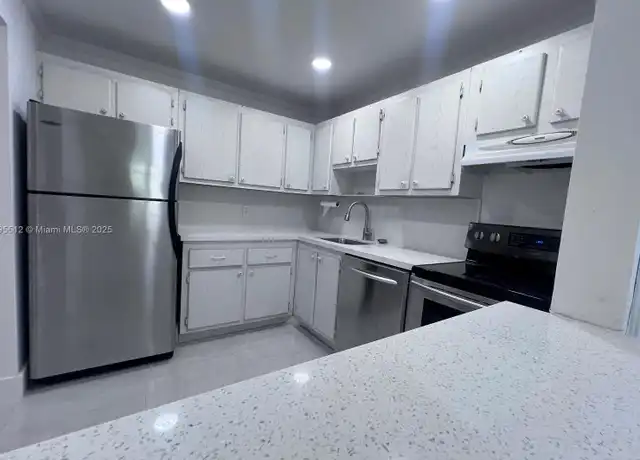 Property at 16950 W Dixie Hwy Unit A323, North Miami Beach, FL, 33160, 1 bed, 1 bath, [object Object]