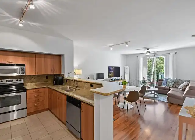 Property at 250 NE 3rd St, Delray Beach, FL, 33444, 1 bed, 1 bath, [object Object]
