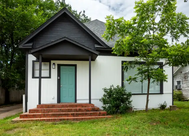 Property at 809 Martin Luther King Jr Blvd, Corsicana, TX, 75110, 3 beds, 2.5 baths, [object Object]