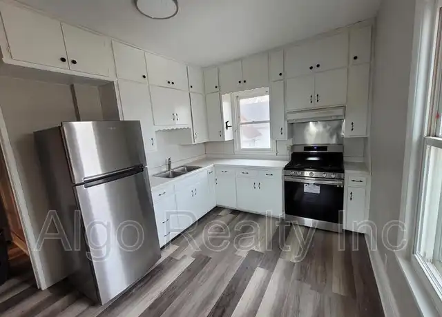 Property at 133 Winifred St W Unit 3, St Paul, MN, 55107, 1 bed, 1 bath, [object Object]