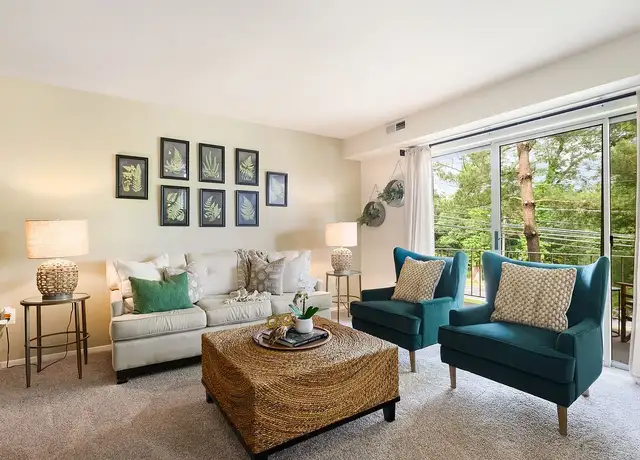 Photo of 340 N Summit Ave, Gaithersburg, MD 20877