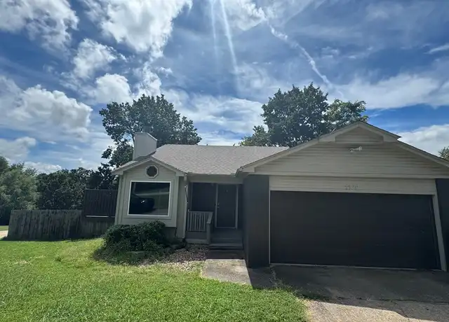 Property at 1109 E Township St, Fayetteville, AR, 72703, 3 beds, 2 baths, [object Object]