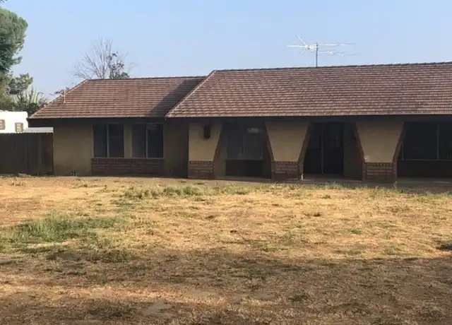 Property at 2087 W 7th St, San Jacinto, CA, 92582, 4 beds, 2 baths, [object Object]