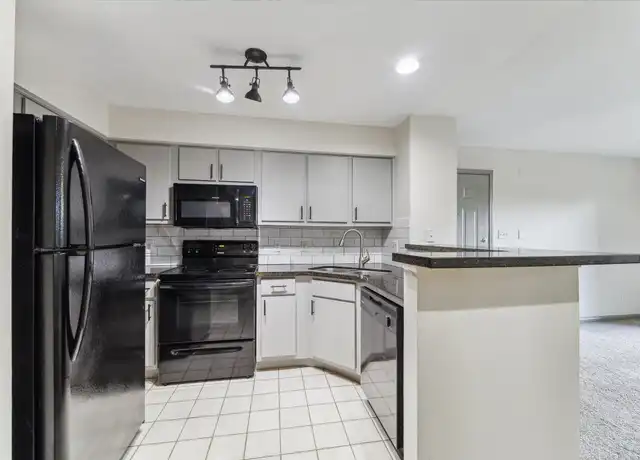 Property at 1710 W T C Jester Blvd Unit 5204, Houston, TX, 77008, 2 beds, 1 bath, [object Object]
