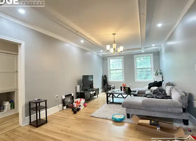 Property at 34 Kinross Rd #10, Brighton, MA, 02135, 3 beds, 1 bath, [object Object]