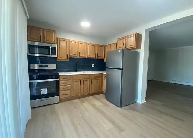Property at Oakwood Manor - 1070 W Bridge St, Phoenixville, PA, 19460, 2 beds, 1 bath, [object Object]