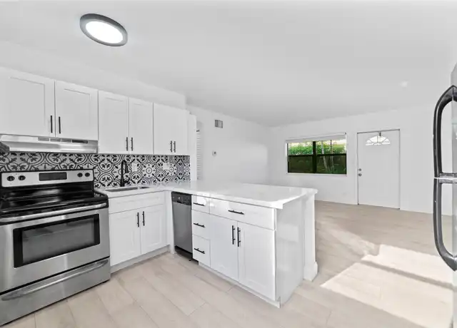 Property at 413 SE 16th St #2, Fort Lauderdale, FL, 33316, 2 beds, 1 bath, [object Object]