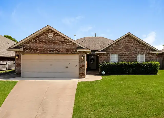 Property at 912 SW 38th St, Moore, OK, 73160, 3 beds, 2 baths, [object Object]