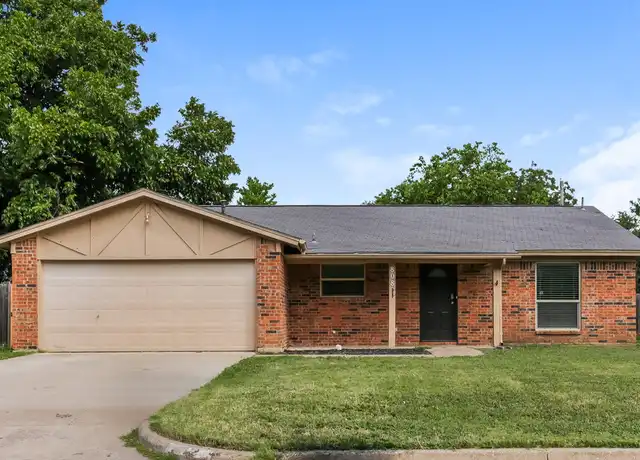 Property at 808 Judith St, Burleson, TX, 76028, 3 beds, 2 baths, [object Object]