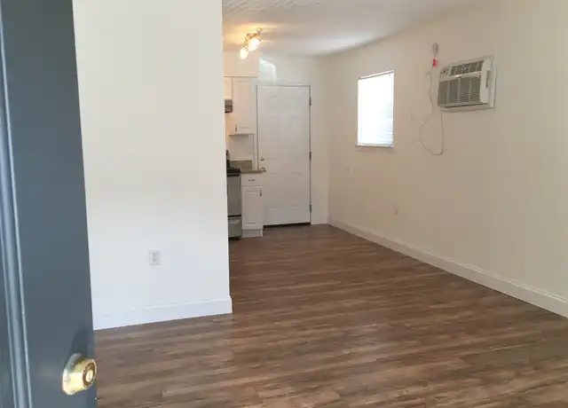 Property at 1417 29th St, Niceville, FL, 32578, 2 beds, 1 bath, [object Object]