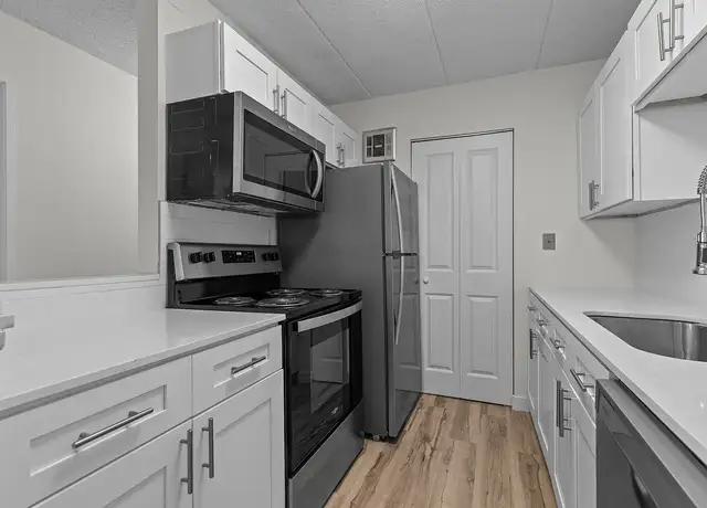 Photo of 2869 Troy Center Dr, Troy, MI 48084