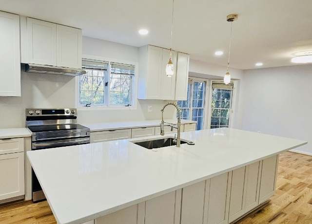 Photo of 6721 Jade Post Ln, Centreville, VA 20121