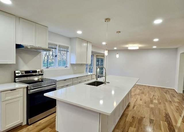 Photo of 6721 Jade Post Ln, Centreville, VA 20121