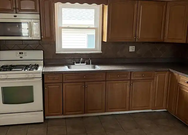 Property at 162 Oakland Ave, Jersey City, NJ, 07306, 3 beds, 1 bath, [object Object]