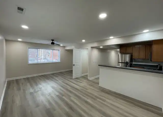 Property at 31 E 12th Ave Apt 2C, Columbus, OH, 43201, 3 beds, 1 bath, [object Object]