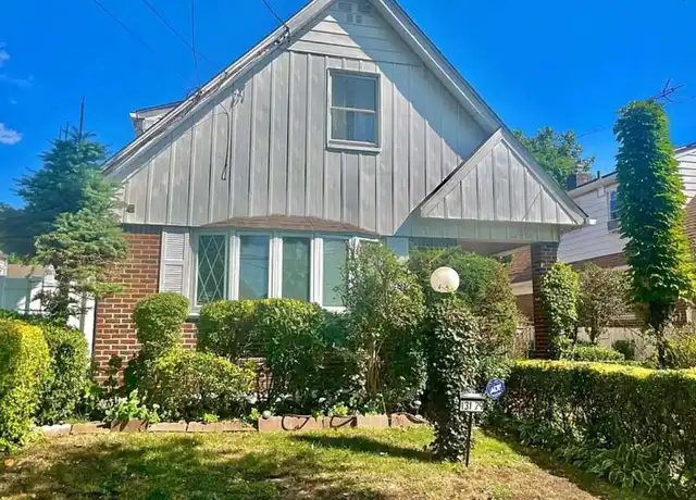 Property at 131-79 233rd St Unit 2, Jamaica, NY, 11422, 2 beds, 1 bath, [object Object]