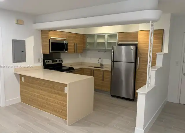 Property at 315 Majorca Ave Unit 3, Coral Gables, FL, 33134, 2 beds, 1 bath, [object Object]