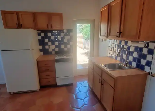Property at 202 Aliso Dr NE Unit B, Albuquerque, NM, 87108, 1 bed, 1 bath, [object Object]