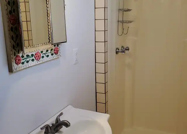 Property at 202 Aliso Dr NE Unit B, Albuquerque, NM, 87108, 1 bed, 1 bath, [object Object]