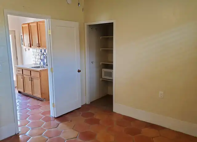 Property at 202 Aliso Dr NE Unit B, Albuquerque, NM, 87108, 1 bed, 1 bath, [object Object]