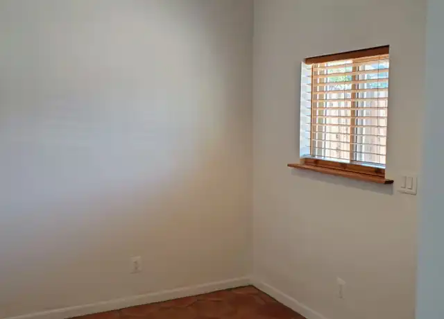 Property at 202 Aliso Dr NE Unit B, Albuquerque, NM, 87108, 1 bed, 1 bath, [object Object]