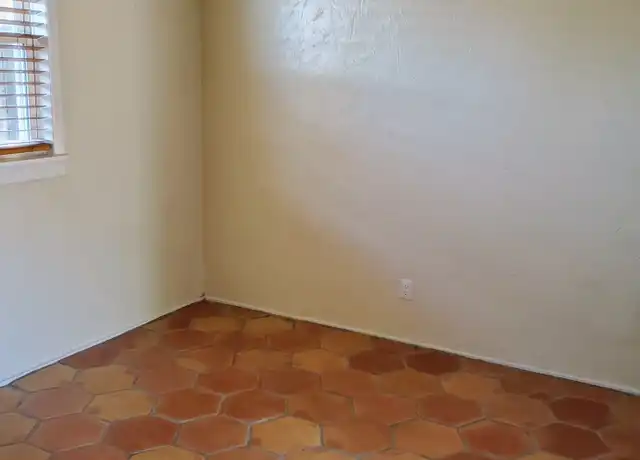 Property at 202 Aliso Dr NE Unit B, Albuquerque, NM, 87108, 1 bed, 1 bath, [object Object]