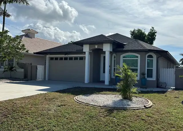 Property at 746 101st Ave N, Naples, FL, 34108, 4 beds, 3 baths, [object Object]