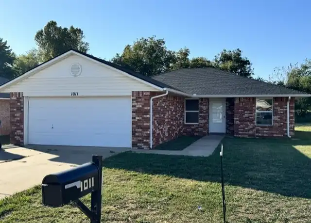 Property at 1011 Aspen Dr, Shawnee, OK, 74804, 4 beds, 2 baths, [object Object]