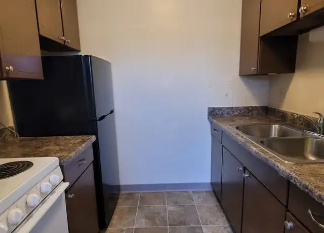 Property at 125 20th Ave SW Unit E3, Cedar Rapids, IA, 52404, 1 bed, 1 bath, [object Object]
