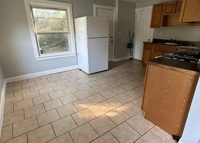 Property at 137 Rock Creek Rd Unit 139, New Haven, CT, 06515, 4 beds, 1 bath, [object Object]
