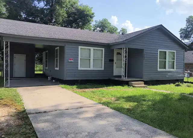Property at 2202 W 15th Ave, Pine Bluff, AR, 71603, 2 beds, 1 bath, [object Object]