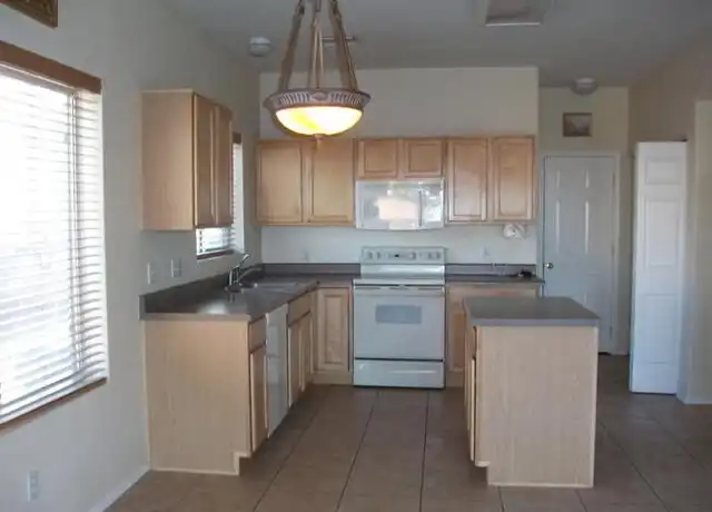 Property at 7387 W Sonesta Dr, Tucson, AZ, 85743, 4 beds, 2.5 baths, [object Object]