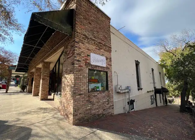 Property at 622 Crawford St, Vicksburg, MS, 39180, 1 bed, 1.5 baths, [object Object]