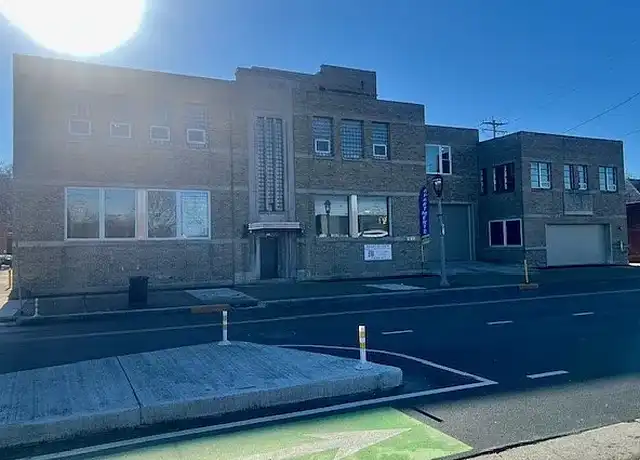 Property at Sunset on North - 1633 E North Ave, Milwaukee, WI, 53202, 1 bed, 1 bath, [object Object]