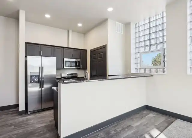 Property at Sunset on North - 1633 E North Ave, Milwaukee, WI, 53202, 2 beds, 1 bath, [object Object]