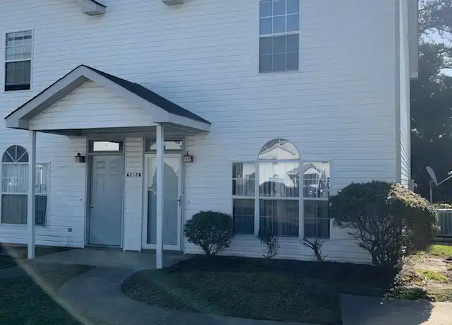 Property at 218 Cape Point Ln Unit B, Greenville, NC, 27858, 2 beds, 2.5 baths, [object Object]