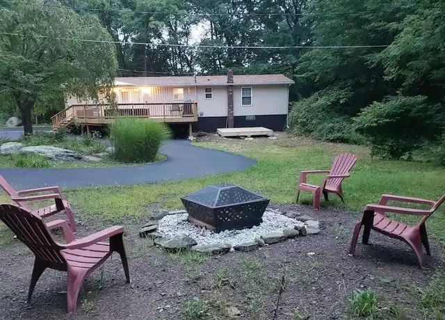 Property at 143 Britt Ct, Cresco, PA, 18326, 4 beds, 2 baths, [object Object]