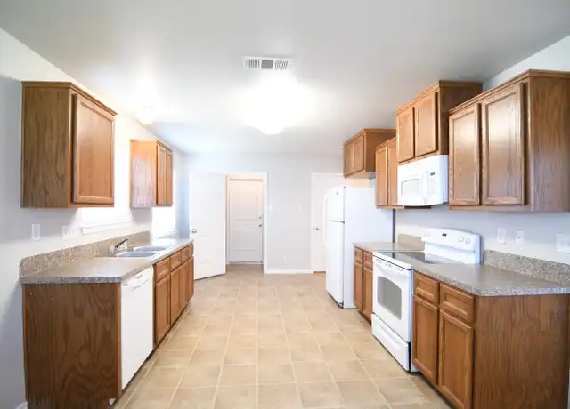 Property at 10012 Sunny Side Ln, Temple, TX, 76502, 4 beds, 2 baths, [object Object]