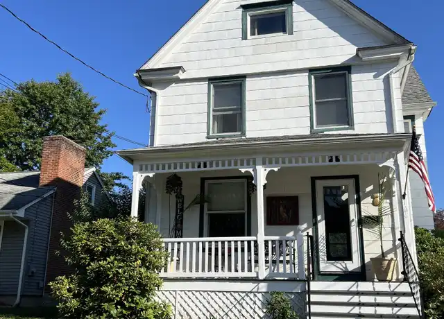 Property at 104 Meadowbrook Rd, West Hartford, CT, 06107, 3 beds, 1.5 baths, [object Object]