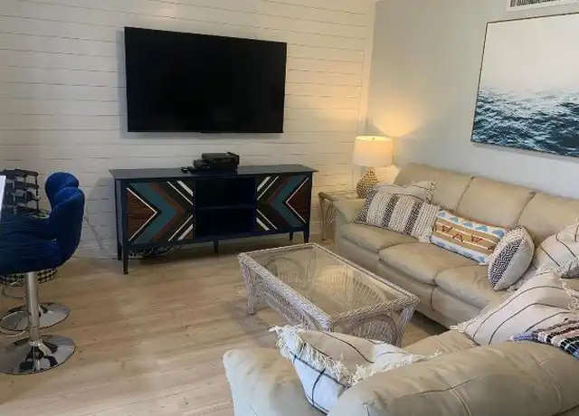 Property at 275 Palm Ave, Jupiter, FL, 33477, 1 bed, 2 baths, [object Object]