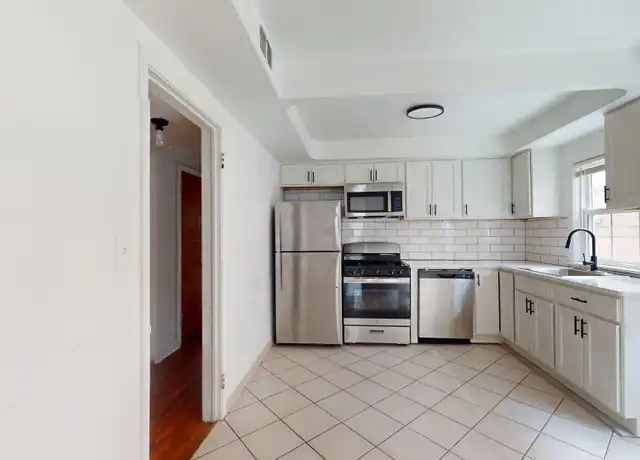 Property at 2708 Mayfield Rd Unit 2, Cleveland Heights, OH, 44106, 1 bed, 1 bath, [object Object]