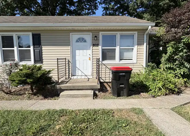 Property at 807 SW 6th St, Lee's Summit, MO, 64081, 2 beds, 1 bath, [object Object]