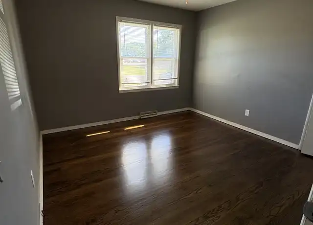 Property at 807 SW 6th St, Lee's Summit, MO, 64081, 2 beds, 1 bath, [object Object]