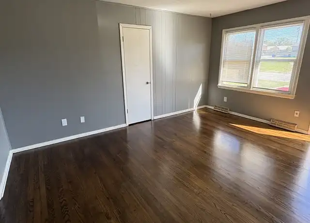 Property at 807 SW 6th St, Lee's Summit, MO, 64081, 2 beds, 1 bath, [object Object]
