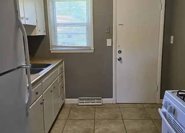 Property at 807 SW 6th St, Lee's Summit, MO, 64081, 2 beds, 1 bath, [object Object]