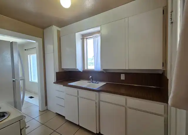 Property at 330 Roosevelt St Unit 4, Wenatchee, WA, 98801, 1 bed, 1 bath, [object Object]