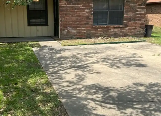 Property at 3925 Eastwood Dr Unit 3925 B, Texarkana, AR, 71854, 2 beds, 1.5 baths, [object Object]